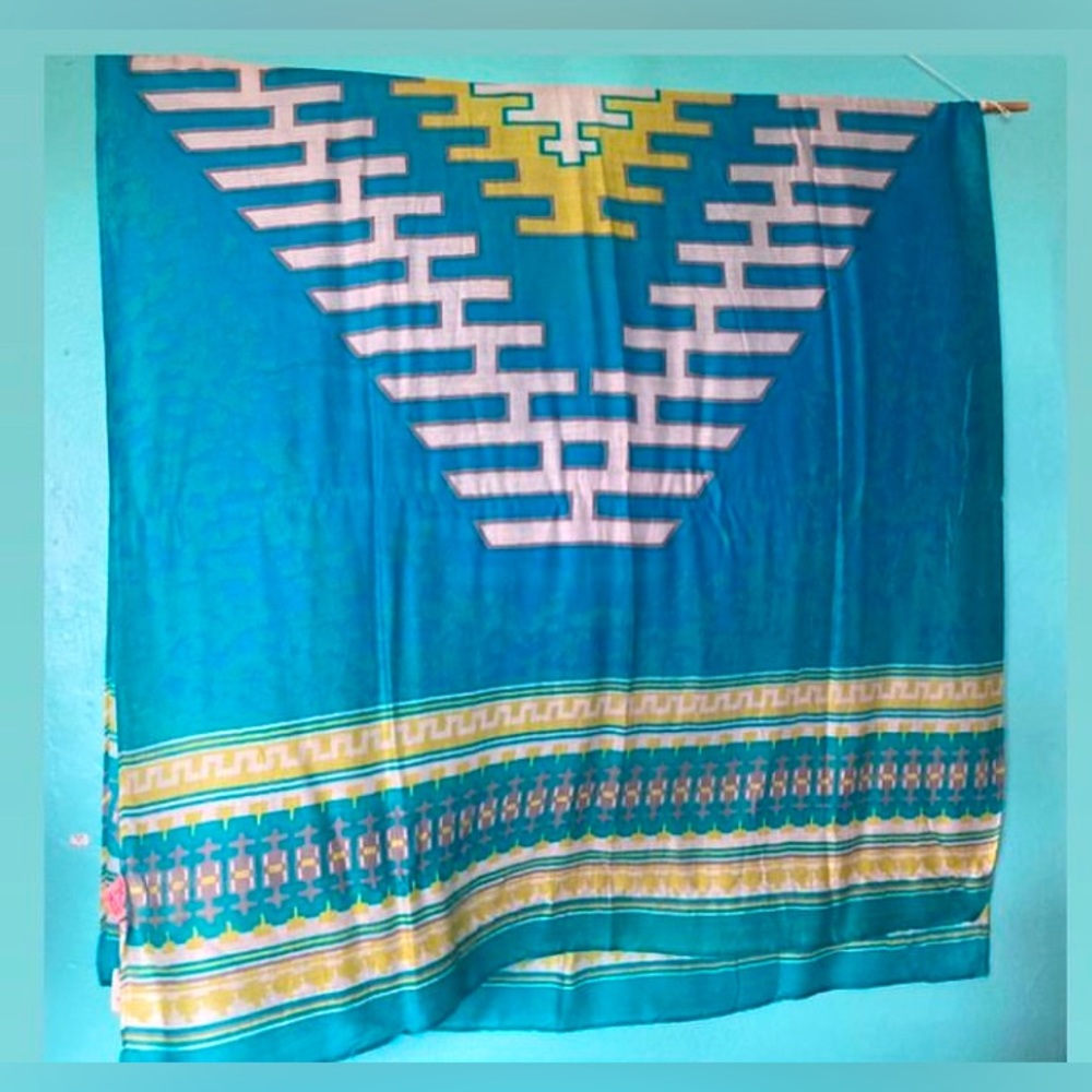 Theadora Callum sarong